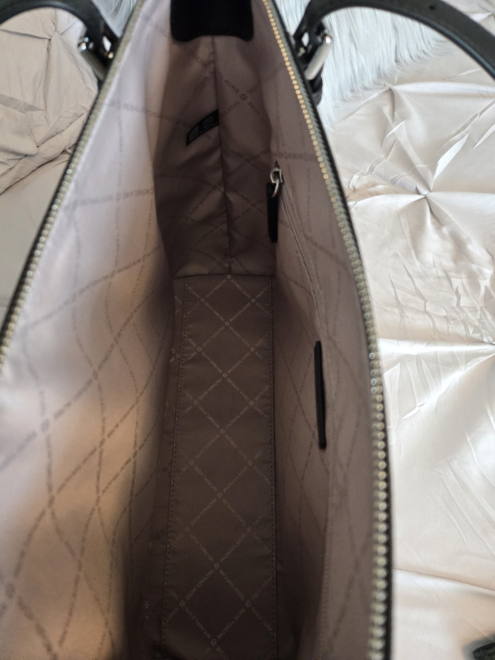 Michael Kors Two-Tone Logo Tote in Black and Cream - Picture 4 of 5